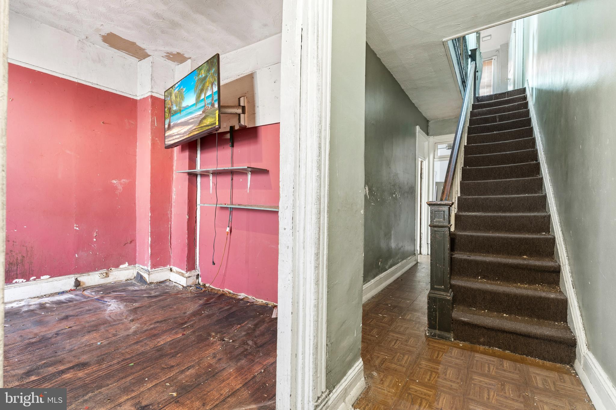 744 GRESHAM PLACE NW