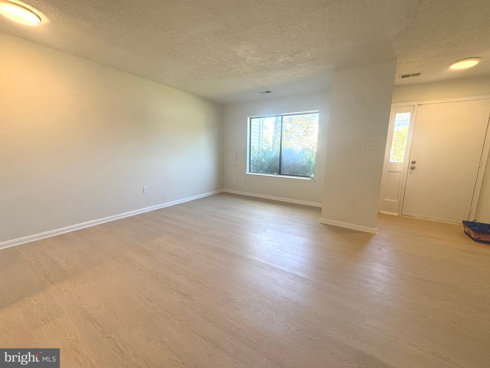 HUNTINGTON NEIGHBORHOOD - Residential