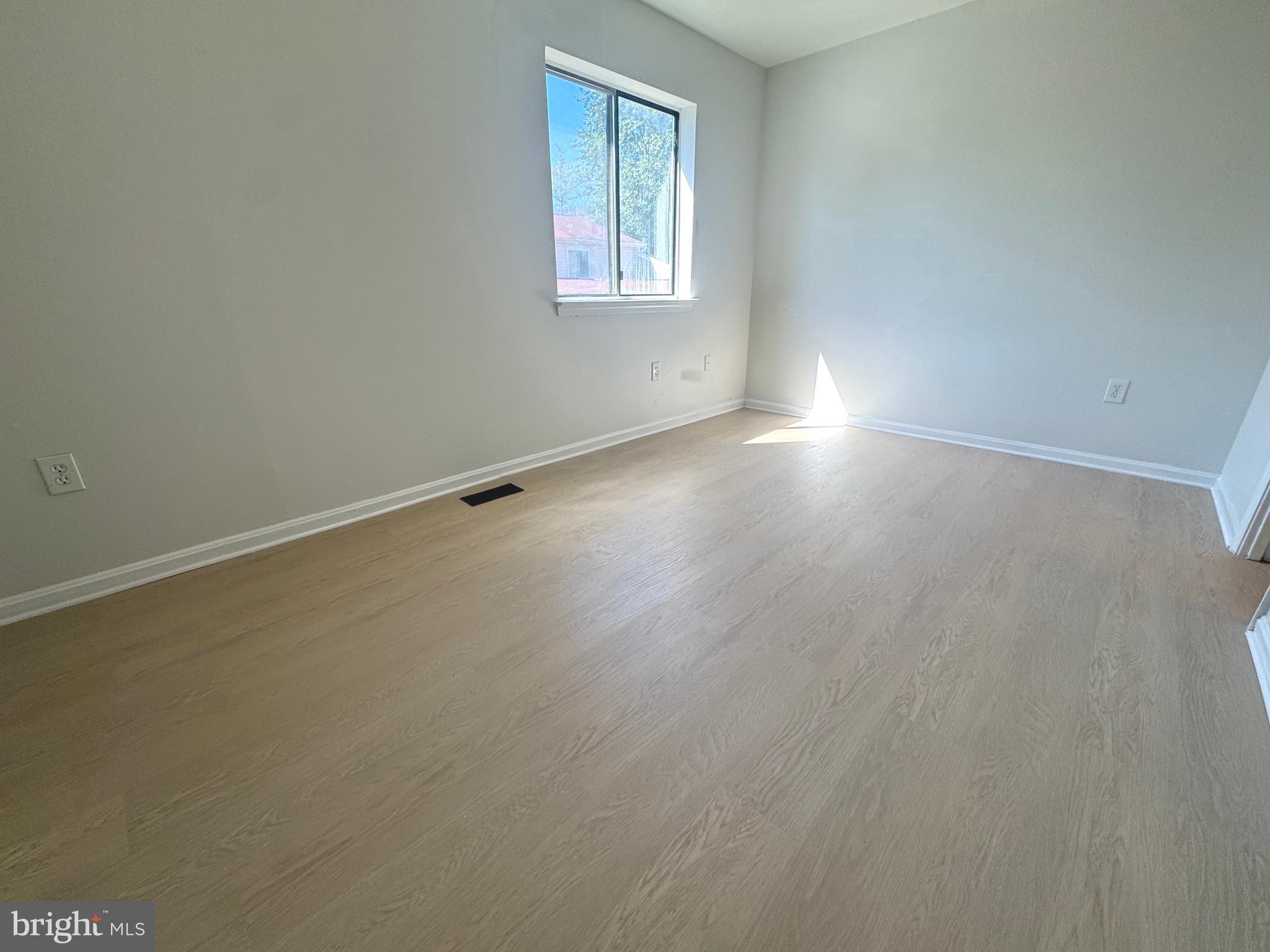 HUNTINGTON NEIGHBORHOOD - Residential