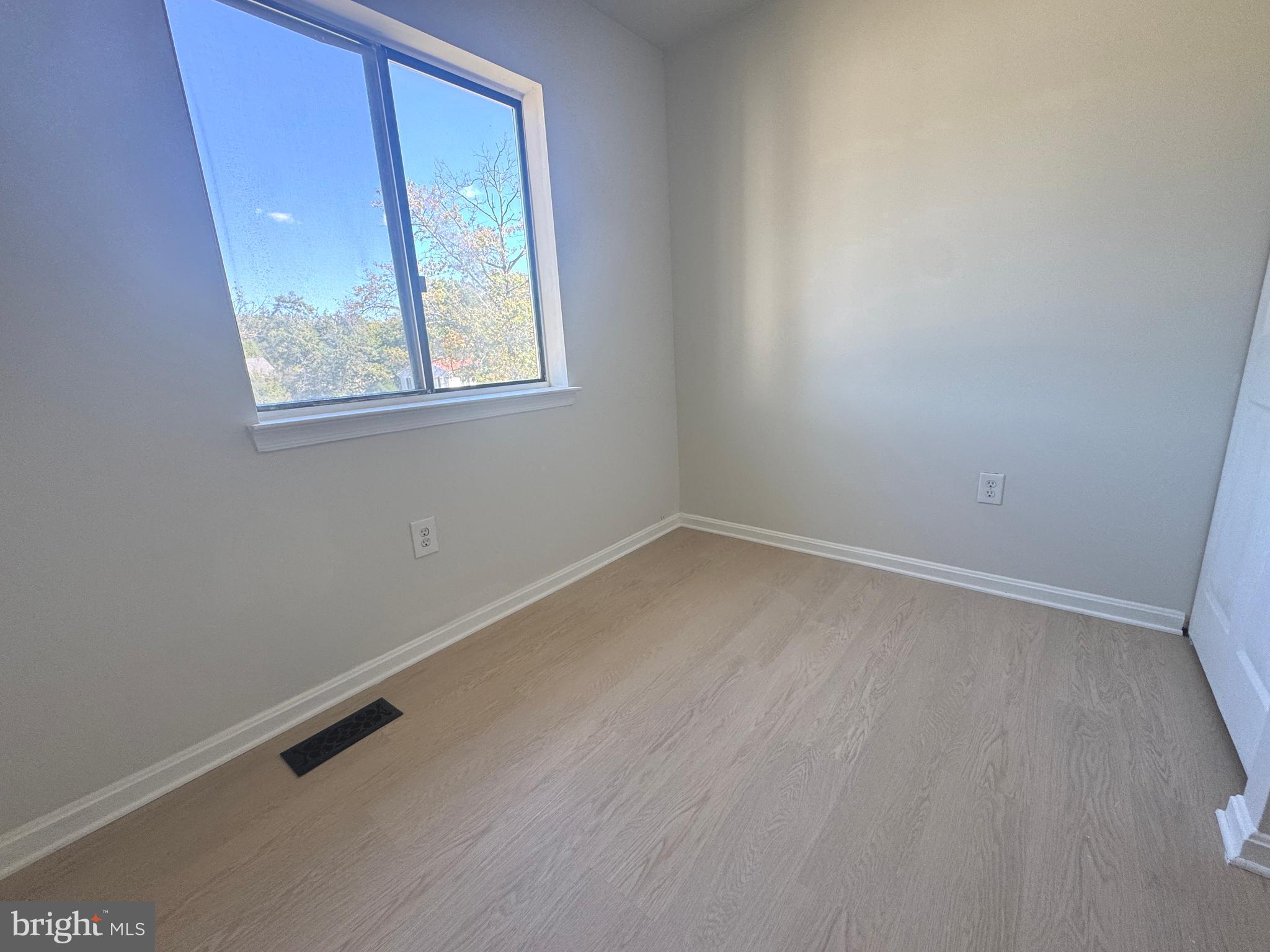 HUNTINGTON NEIGHBORHOOD - Residential