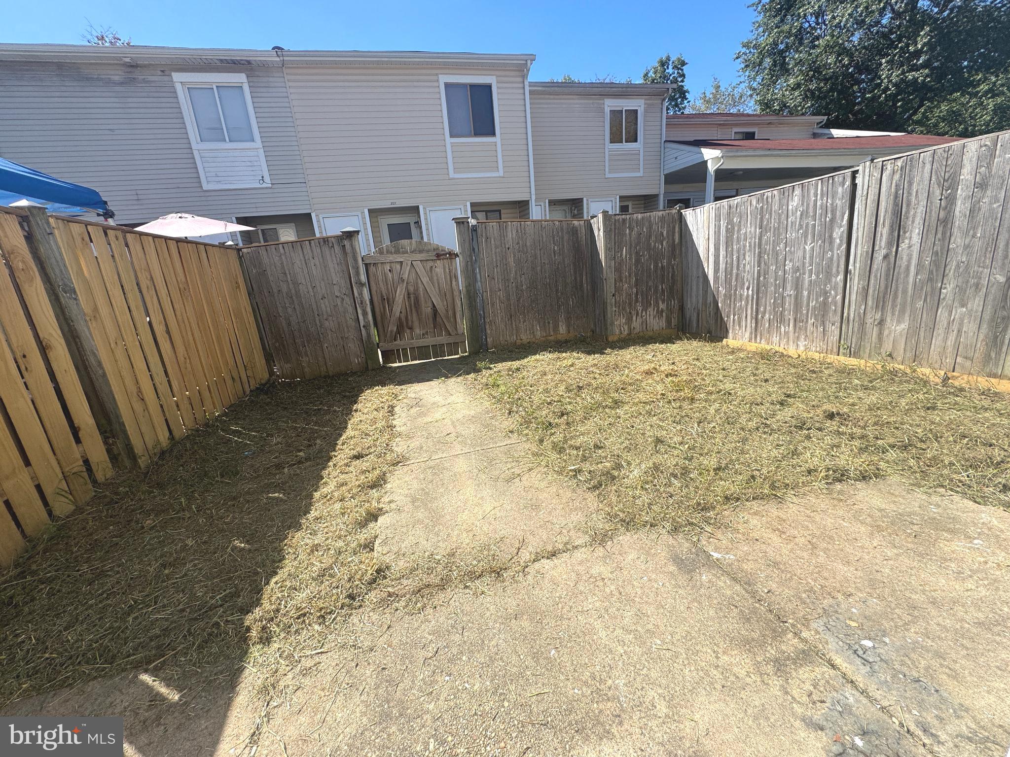 HUNTINGTON NEIGHBORHOOD - Residential