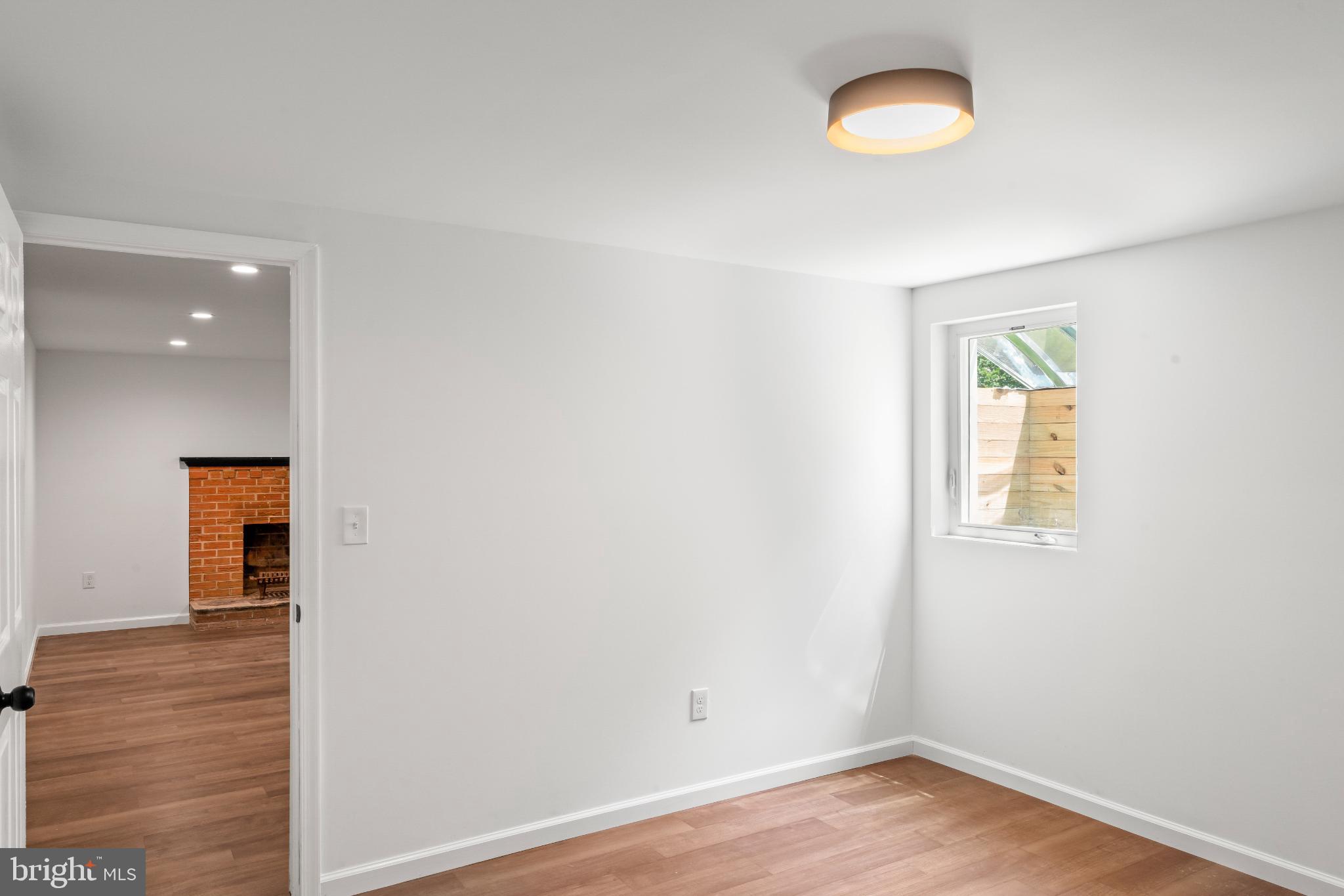 BARNABY MANOR OAKS - Residential Lease