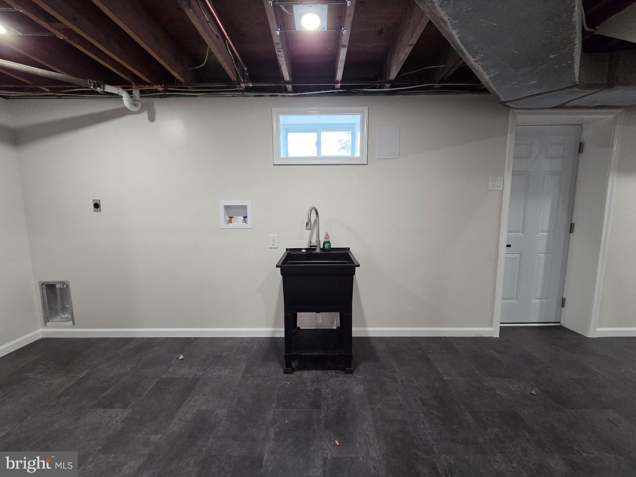 BARNABY MANOR OAKS - Residential Lease