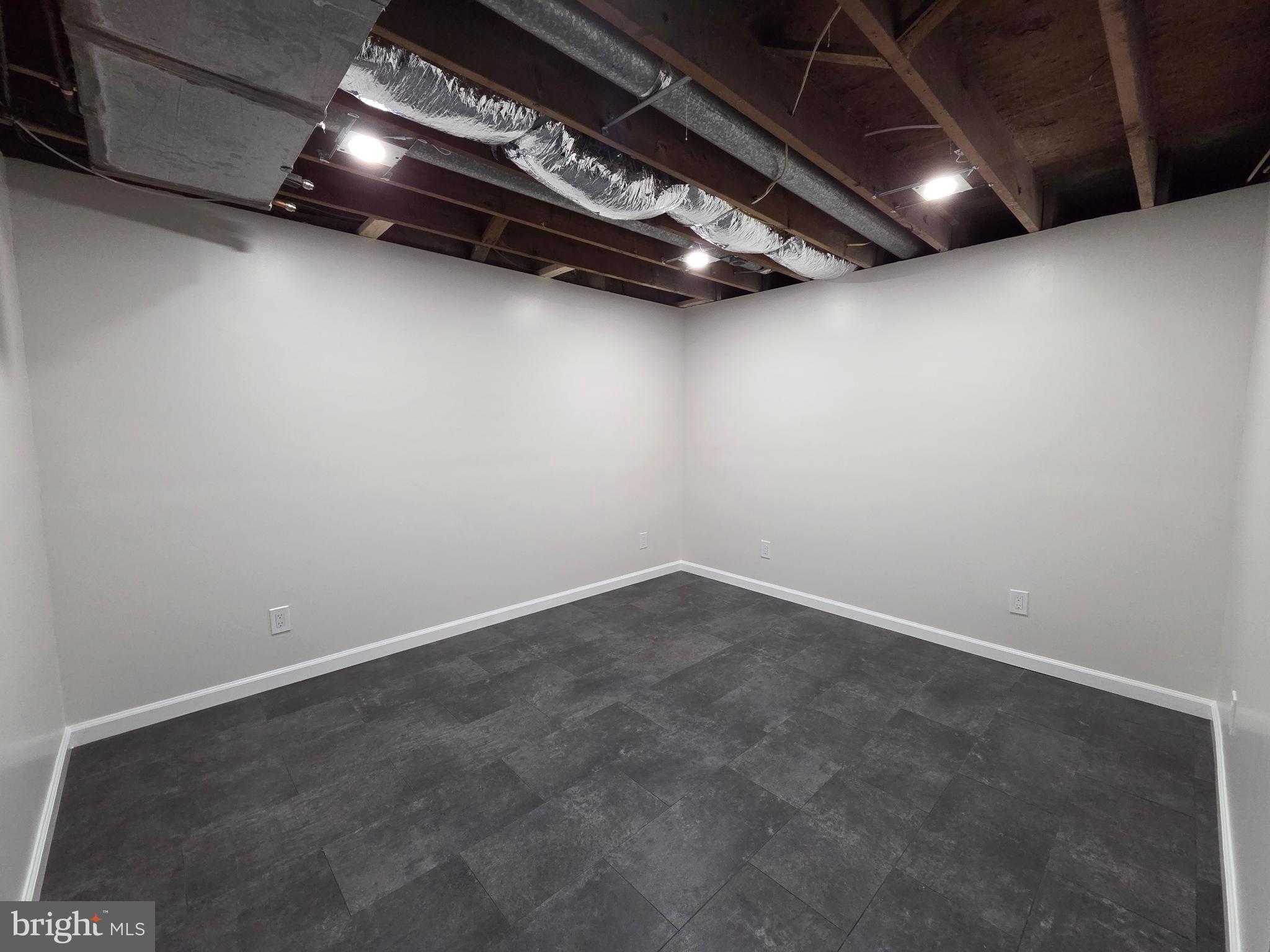 BARNABY MANOR OAKS - Residential Lease