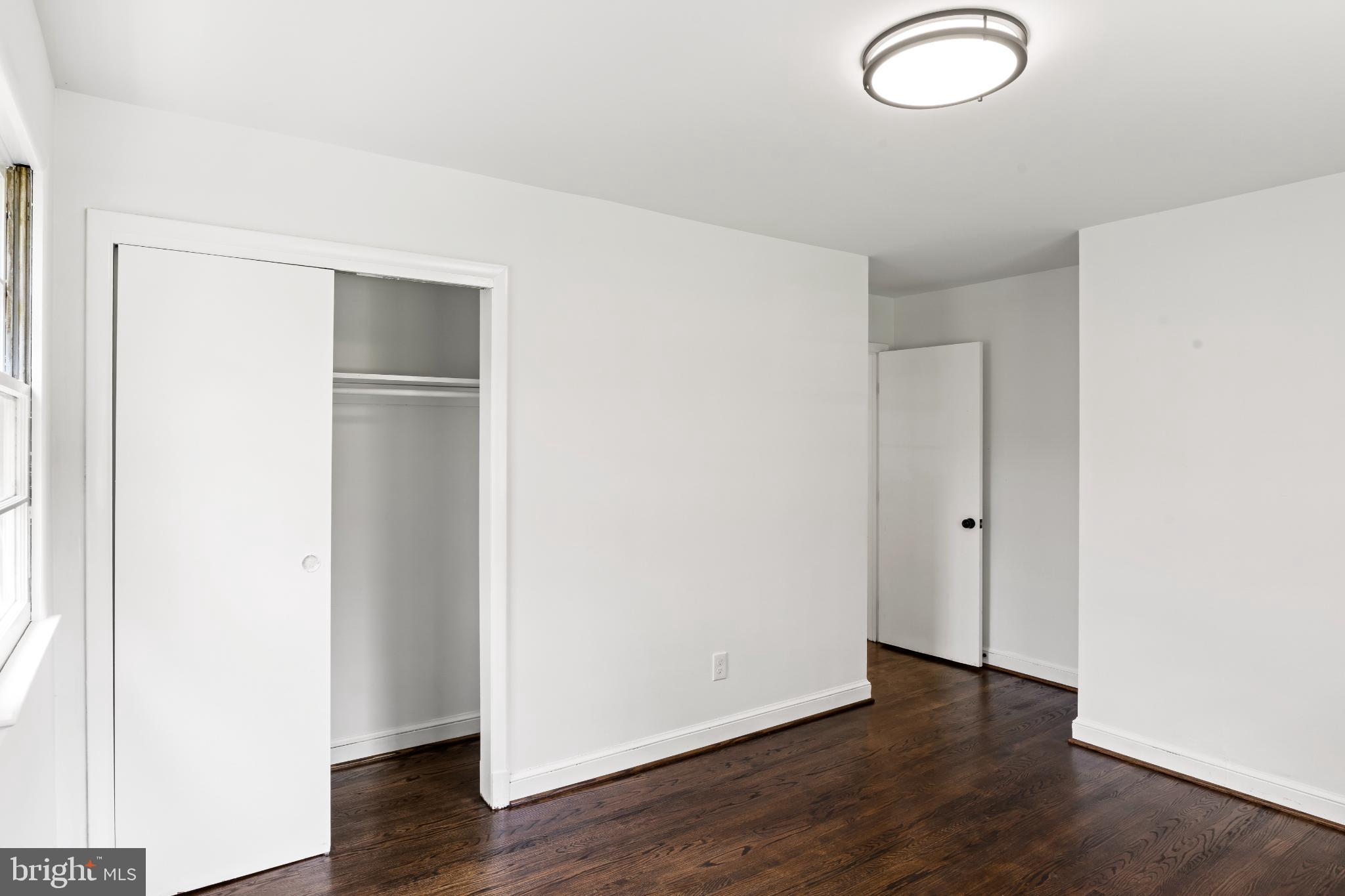 BARNABY MANOR OAKS - Residential Lease