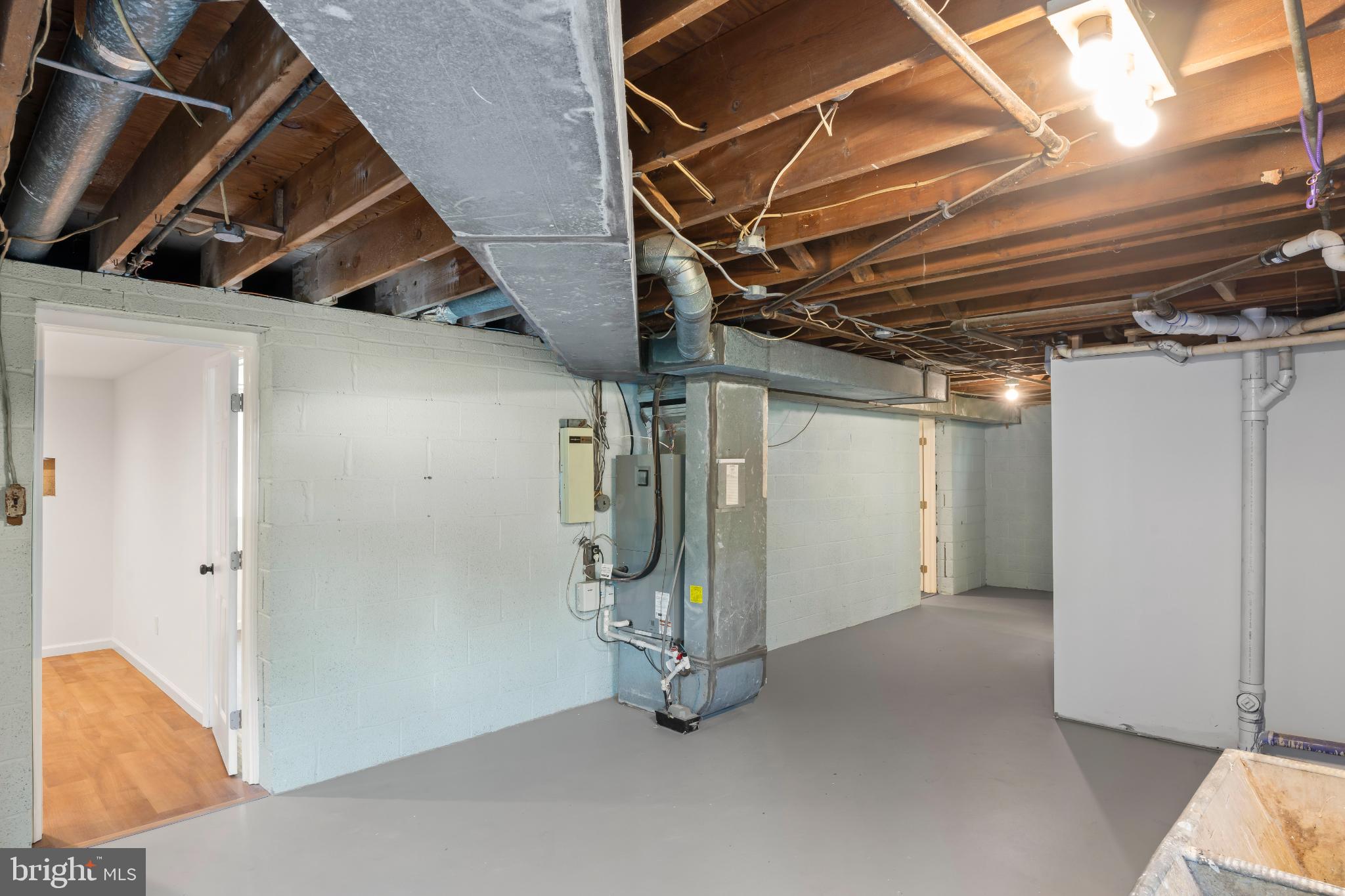 BARNABY MANOR OAKS - Residential Lease