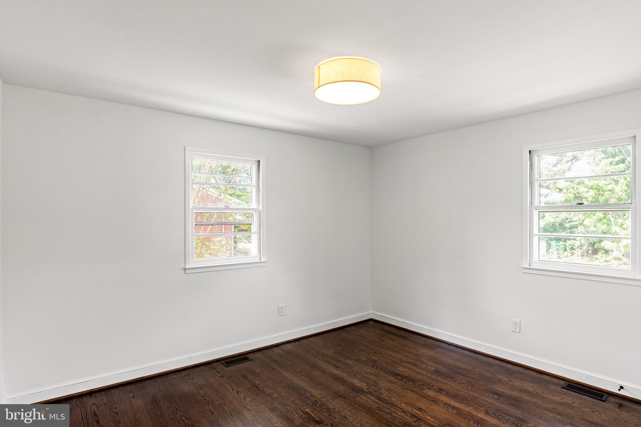 BARNABY MANOR OAKS - Residential Lease