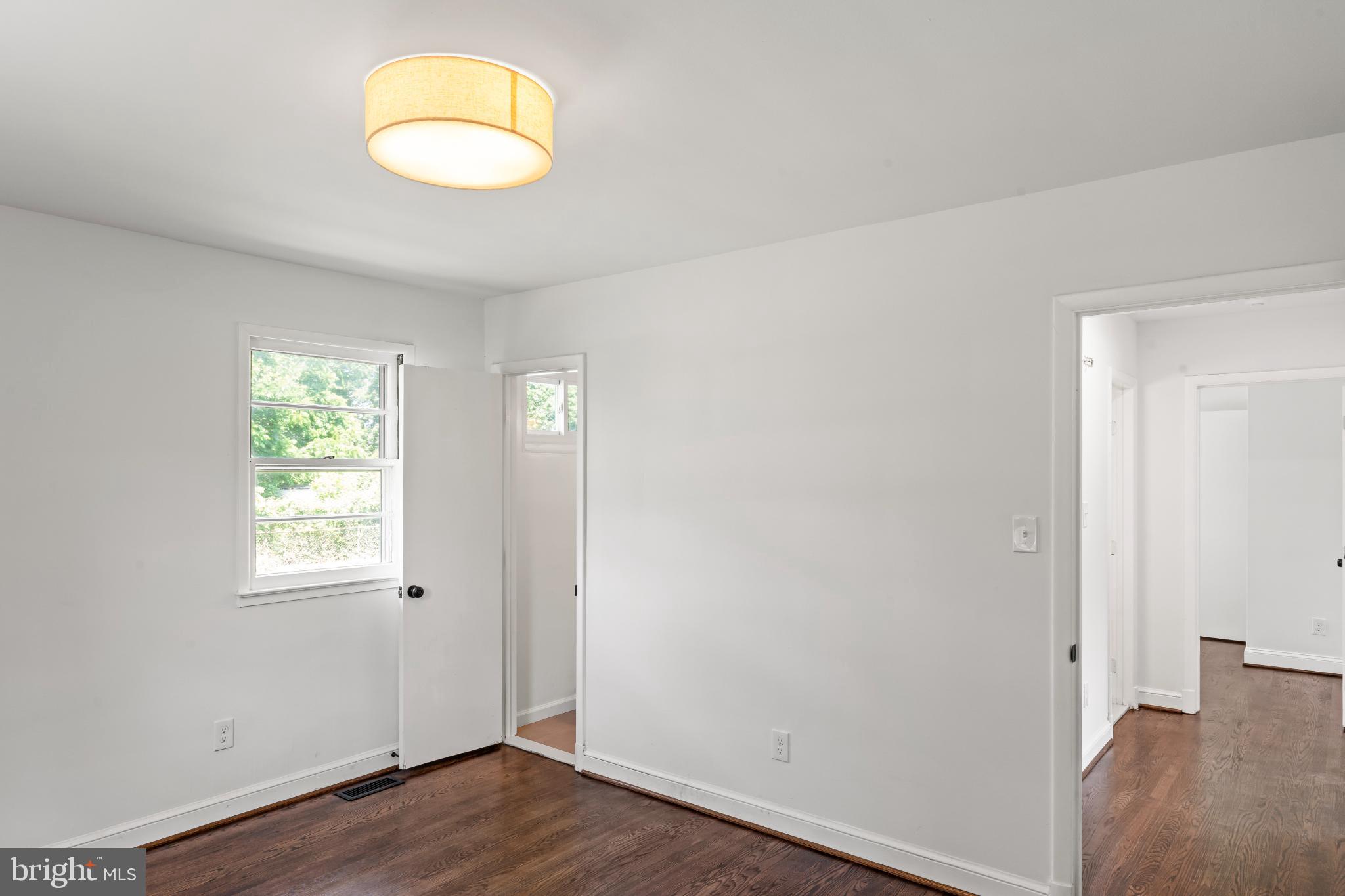 BARNABY MANOR OAKS - Residential Lease