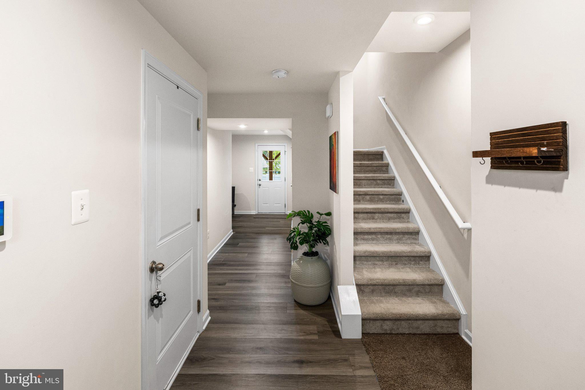7208 SENATE WAY