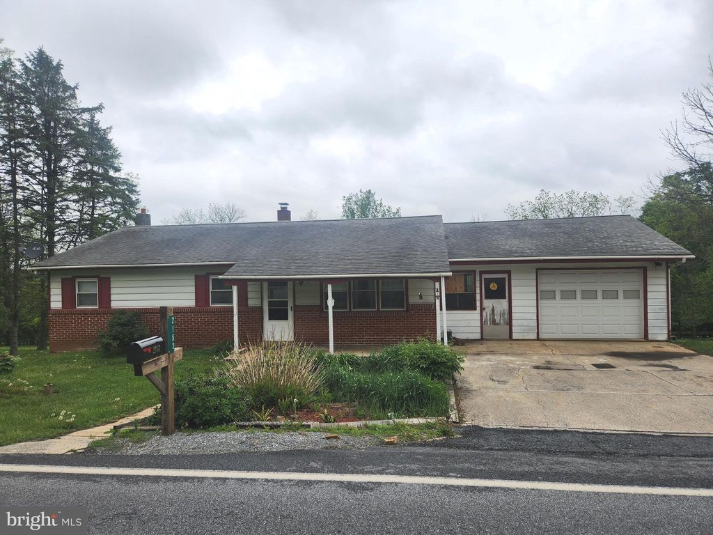 Photo of 2153 Turnpike Road, ELIZABETHTOWN, PA 17022 (MLS # PALA2069418)
