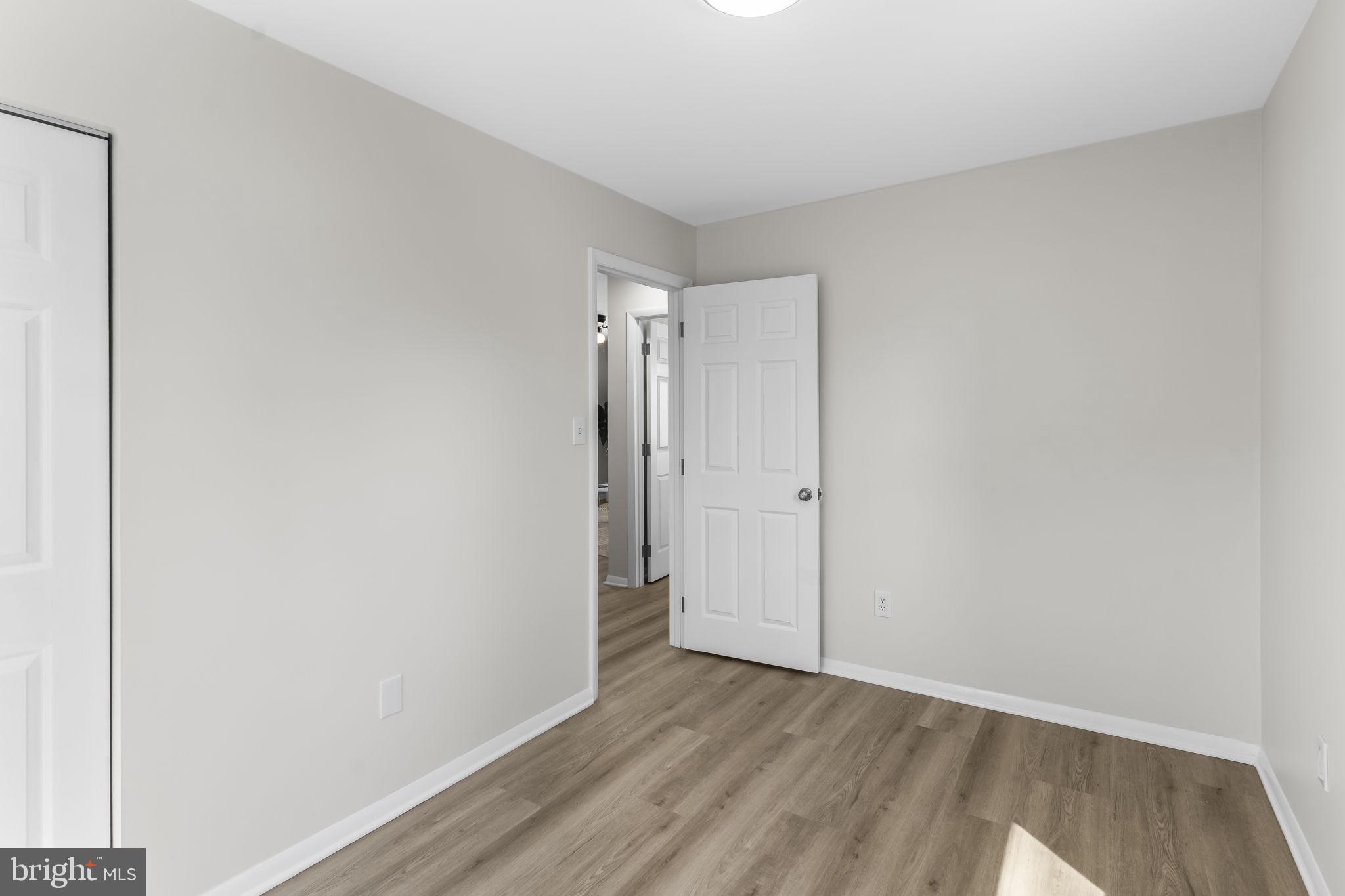 WOODLAND BEACH - Residential