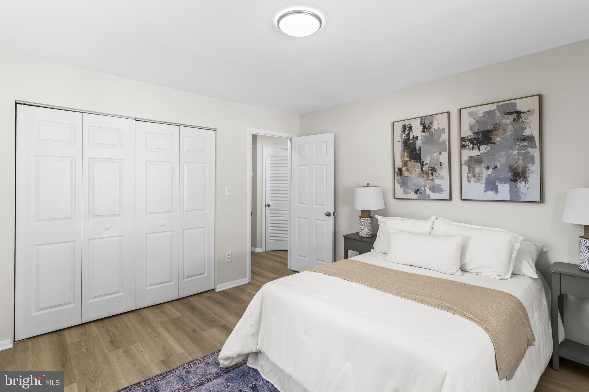 WOODLAND BEACH - Residential