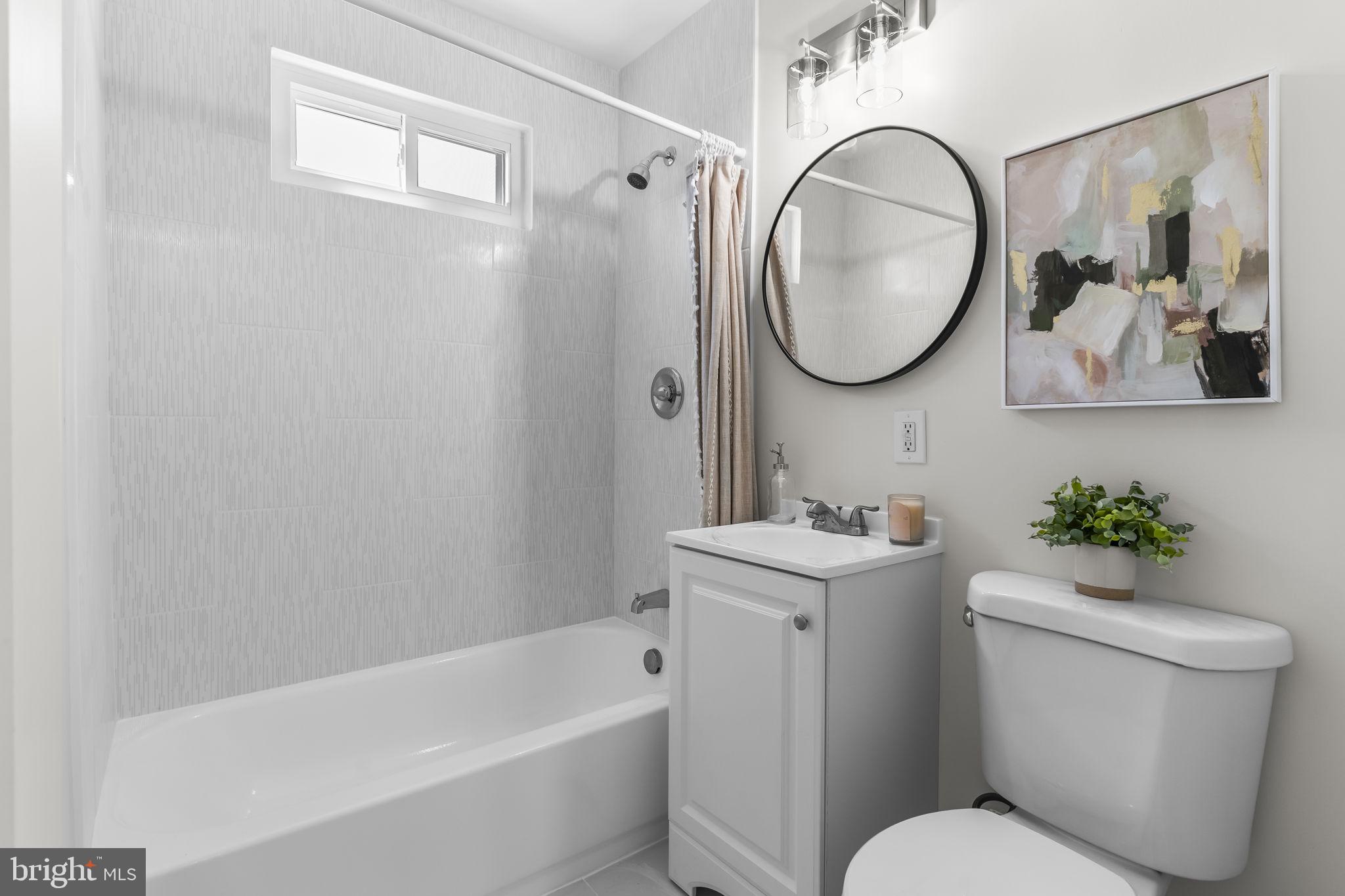 WOODLAND BEACH - Residential