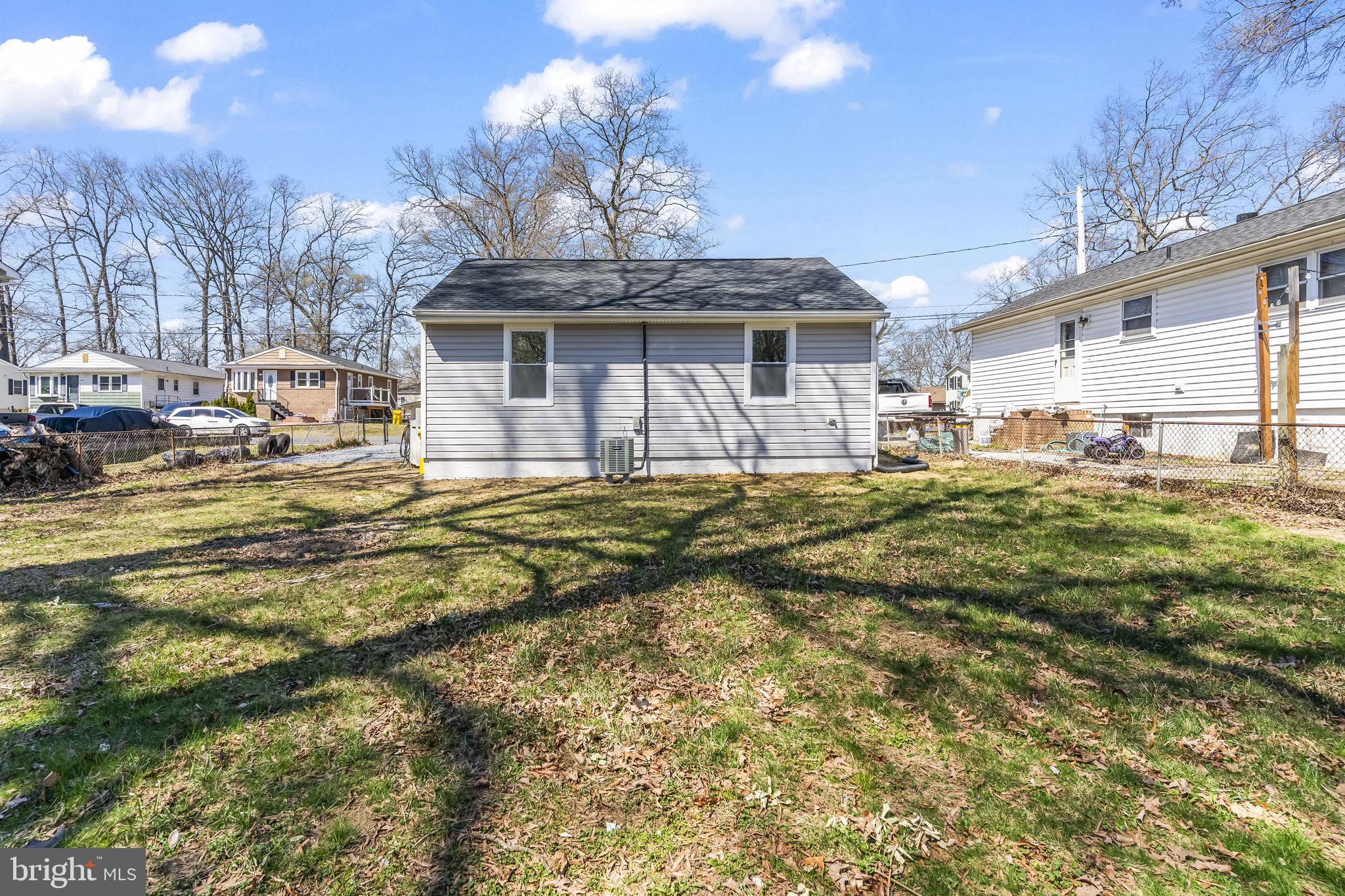 WOODLAND BEACH - Residential