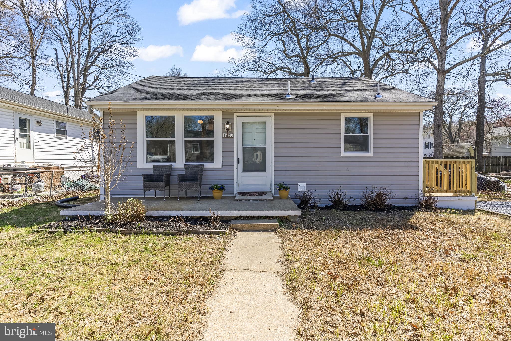 WOODLAND BEACH - Residential