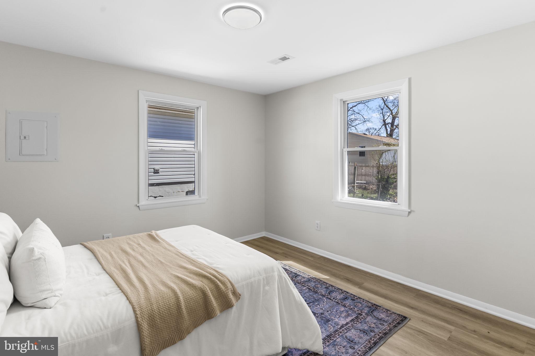 WOODLAND BEACH - Residential