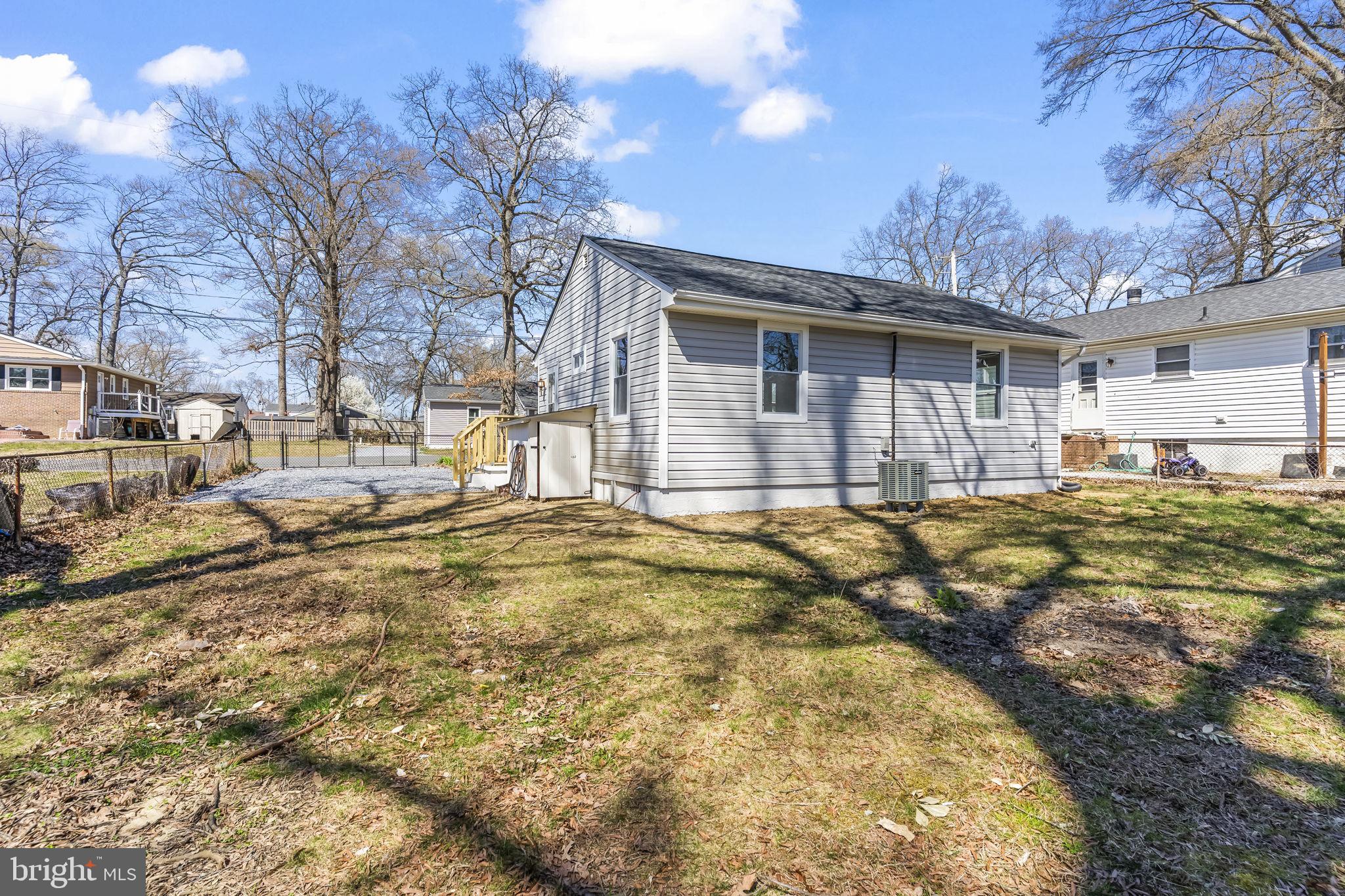 WOODLAND BEACH - Residential