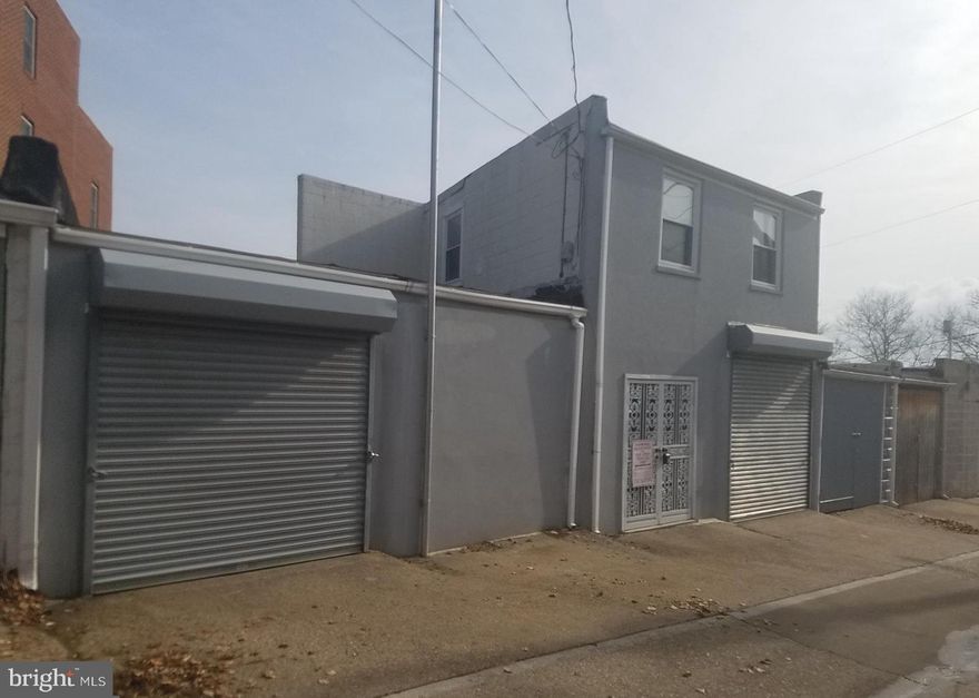 INCREDIBLE OPPORTUNITY AWAITS.  3 GARAGES WITH 5 TAX IDS.  **OWNER WOULD PREFER TO SELL AS ONE PACKAGE.  COULD BE SOLD WITH MULTIPLE BUYERS TAKING SEPARATE GARAGES AT ONE TIME-

 AWESOME SPACE FOR THE NEIGHBORHOOD RESIDENT LOOKING FOR A TINKER SHOP AND STORAGE.  BUSINESS OWNERS WILL ENJOY THE EASY STORAGE LOCATION OF THESE GARAGES (QUICK ACCESS OFF OF I-95).  THE OWNER HAS RENTED GARAGES THROUGHOUT THE YEARS AND CAN SELL VACANT AND READY FOR NEXT USER QUICKLY.   

INQUIRE TODAY.