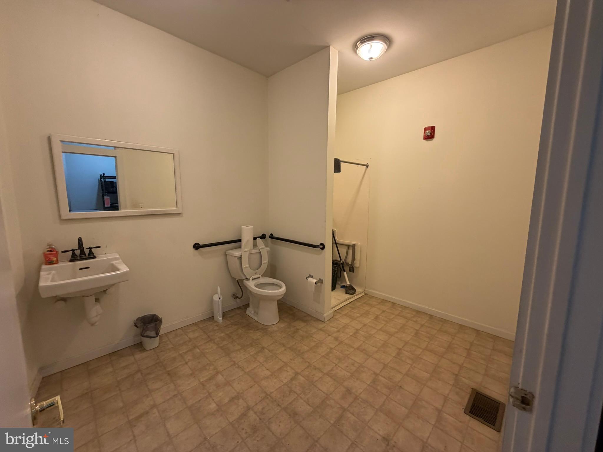 AMBLER - Commercial Lease