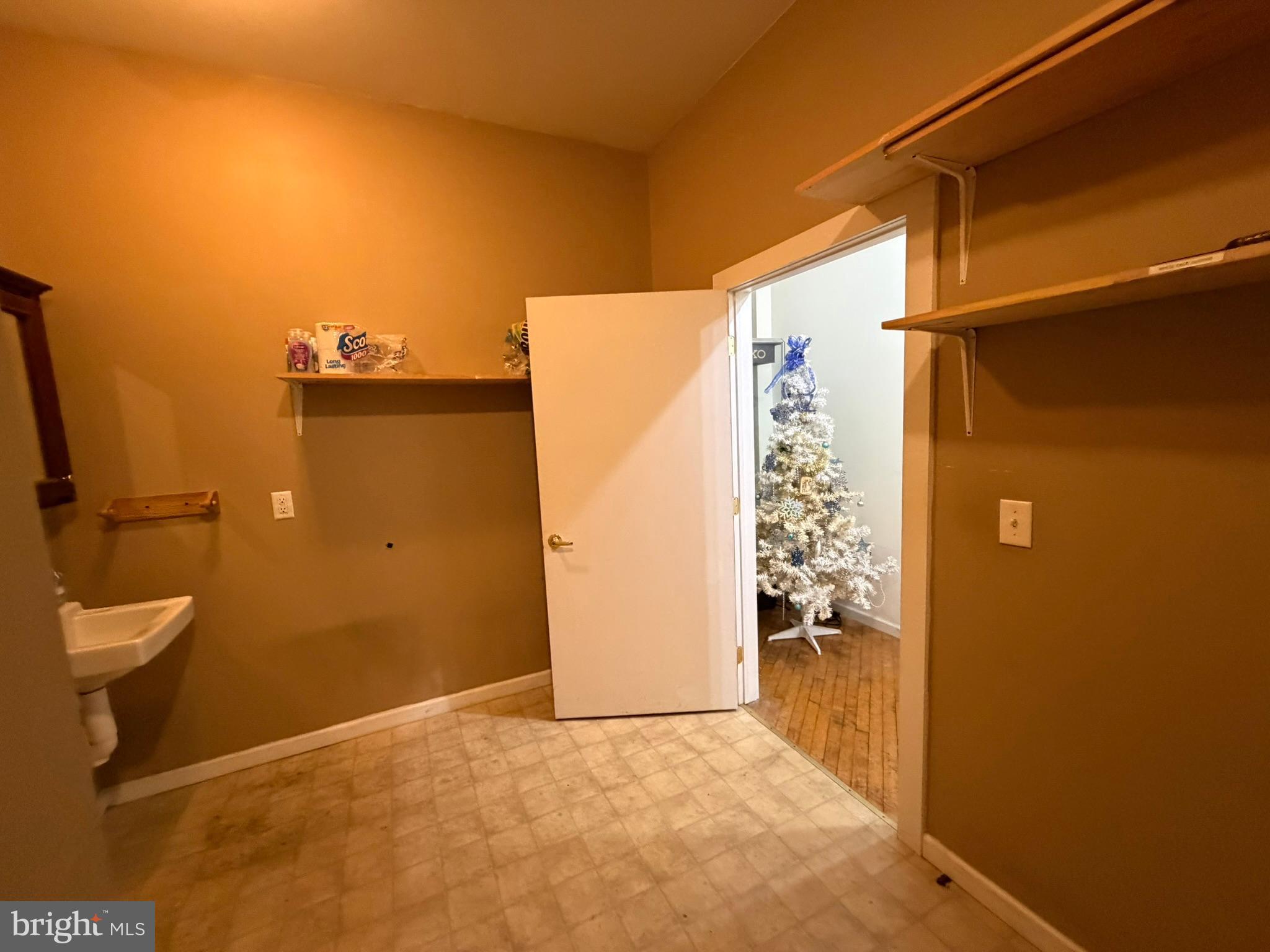 AMBLER - Commercial Lease