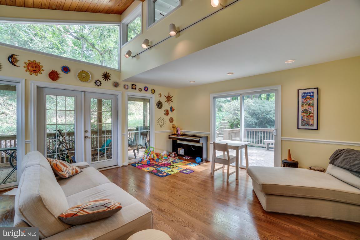 KENSINGTON ESTATES - Residential Lease