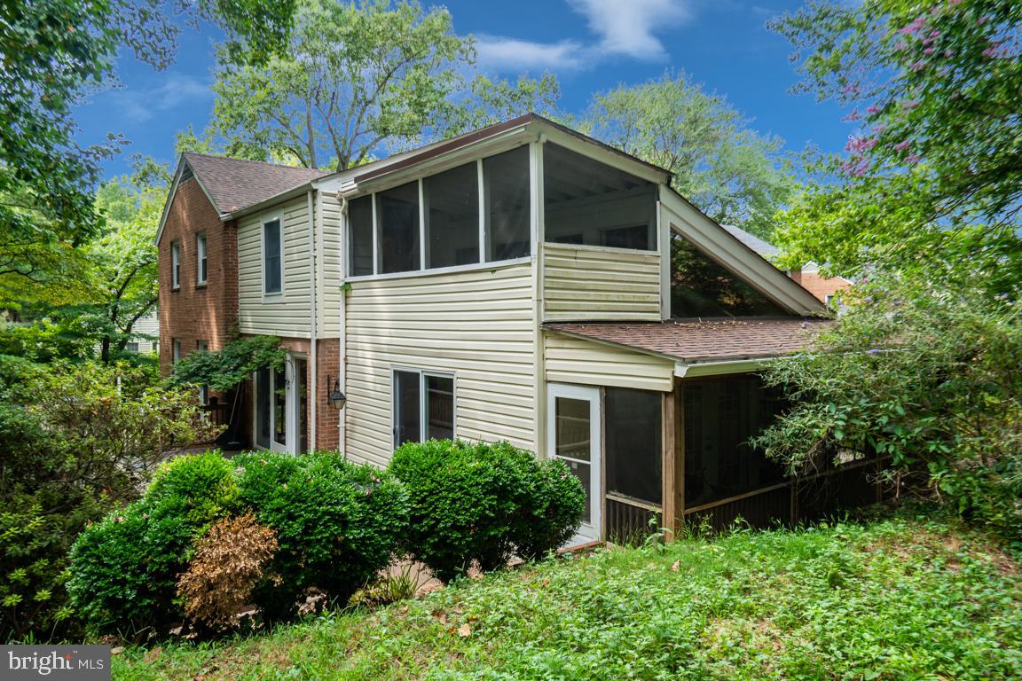 KENSINGTON ESTATES - Residential Lease