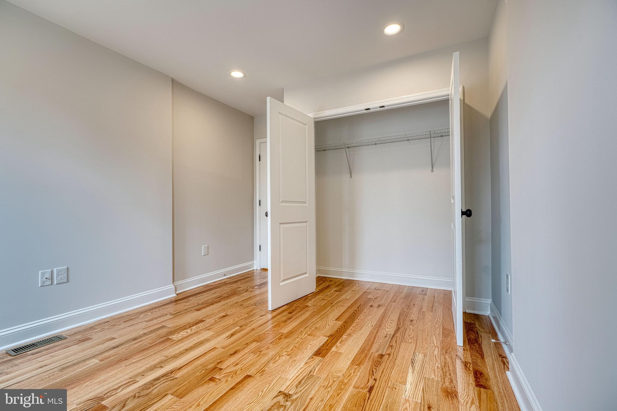 LOCUST POINT - Residential