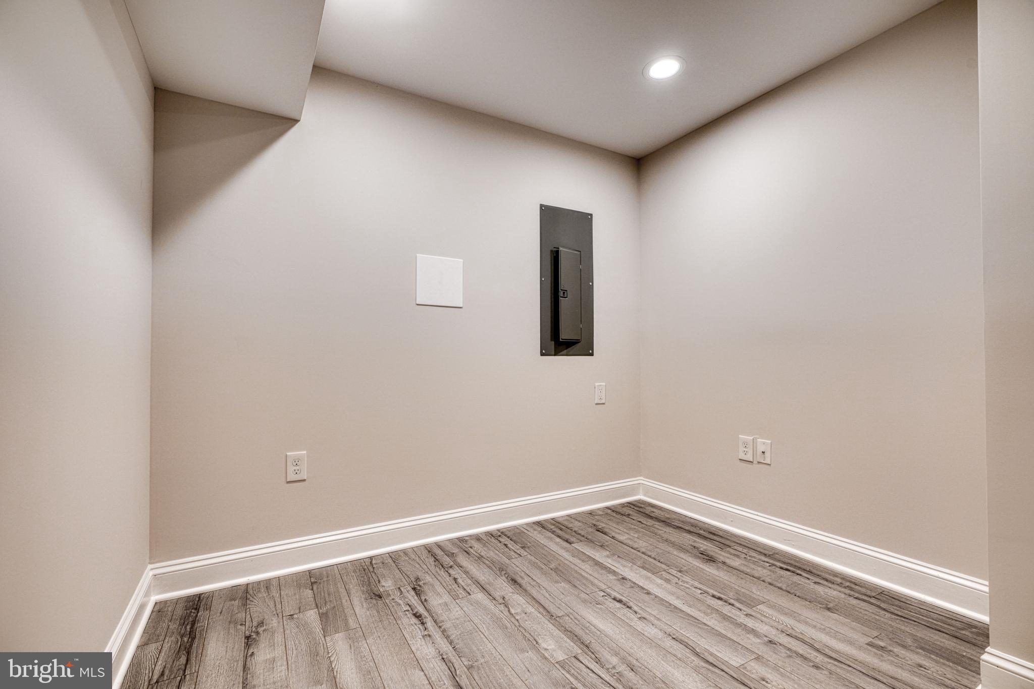 LOCUST POINT - Residential