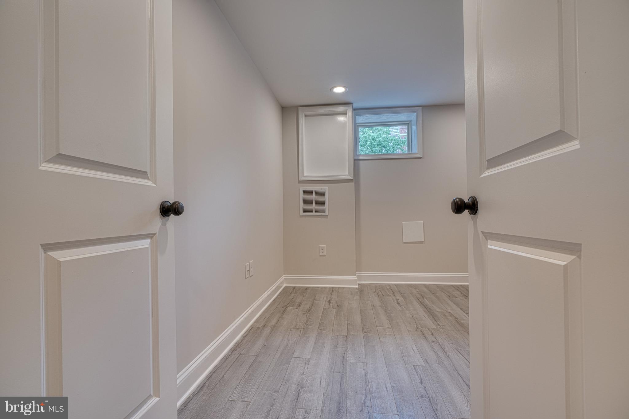 LOCUST POINT - Residential