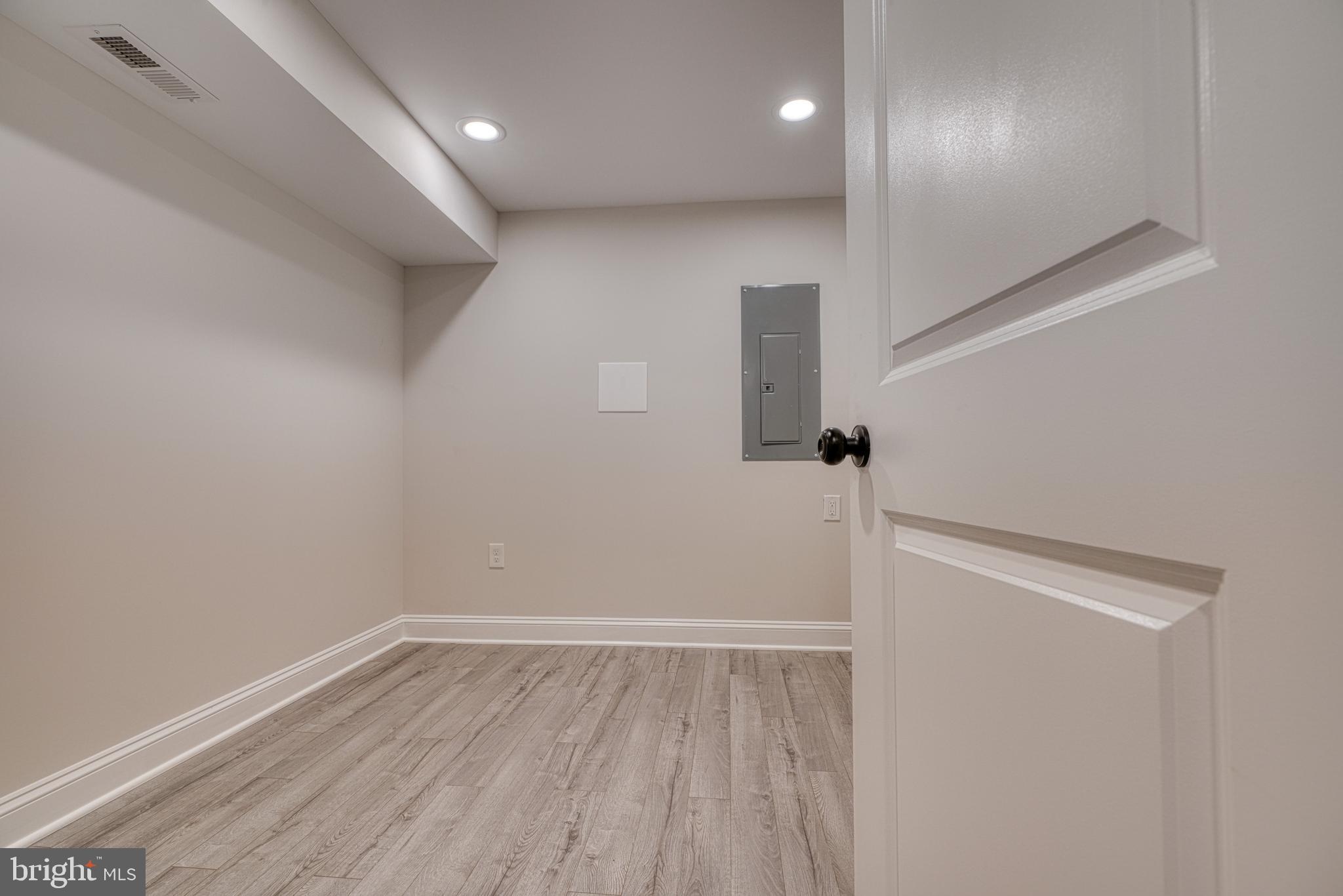 LOCUST POINT - Residential