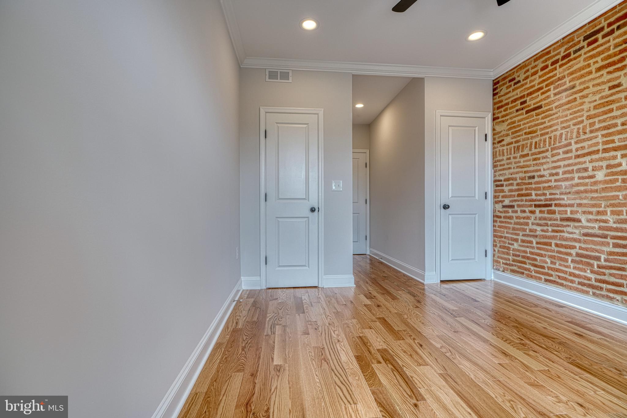 LOCUST POINT - Residential