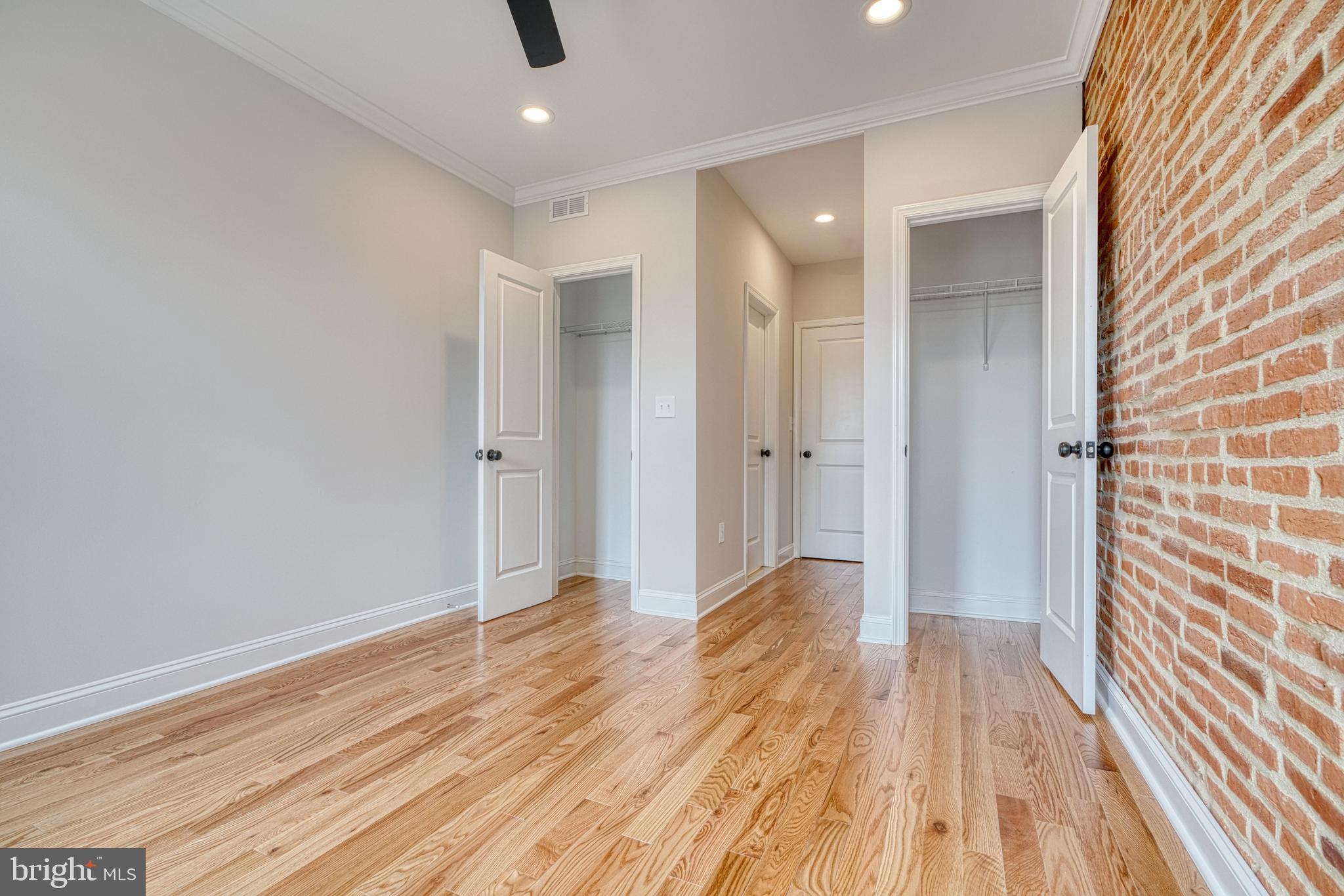 LOCUST POINT - Residential