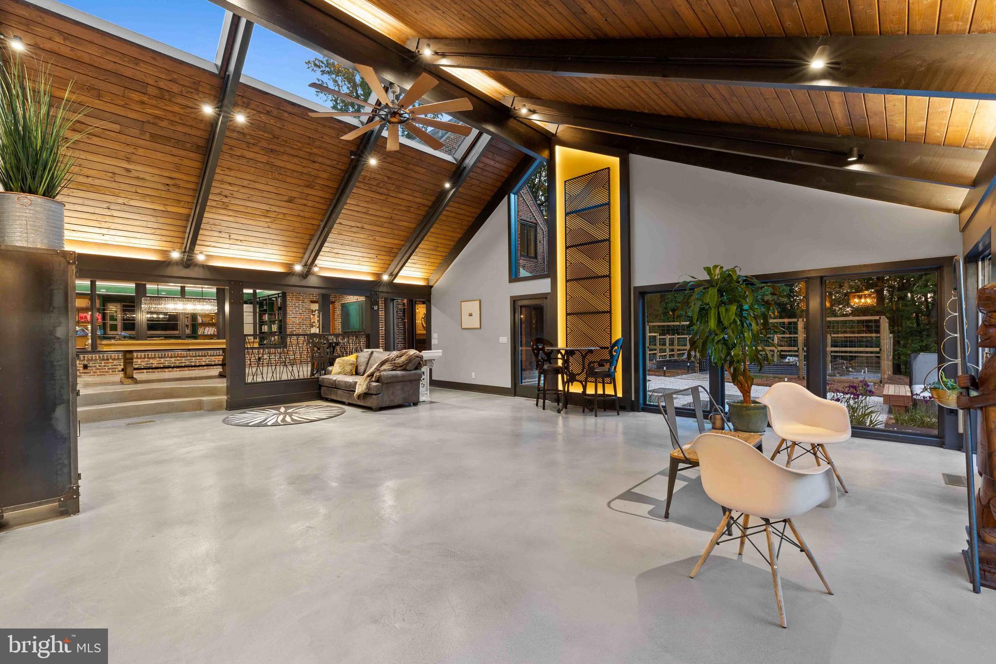 CAVES VALLEY - Residential Lease