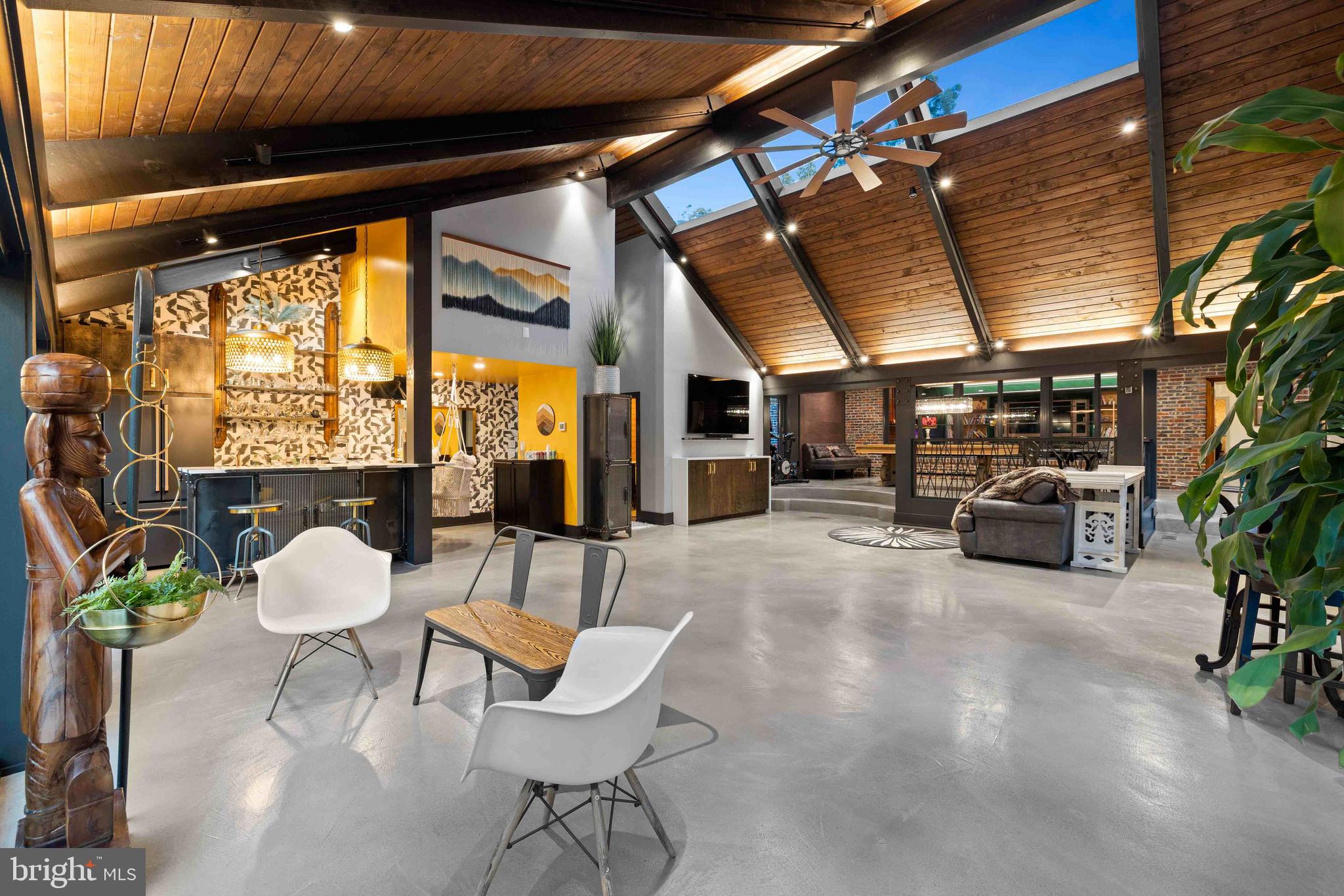 CAVES VALLEY - Residential Lease