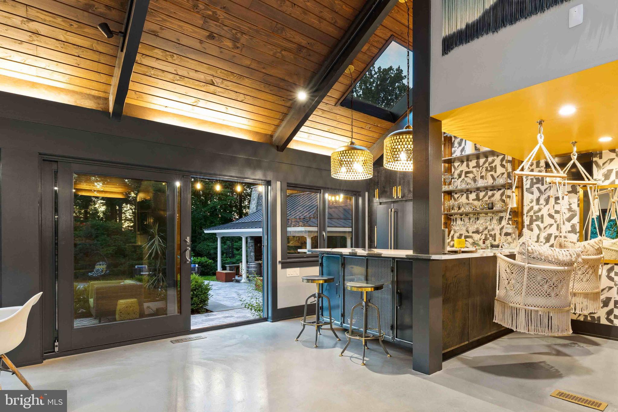 CAVES VALLEY - Residential Lease