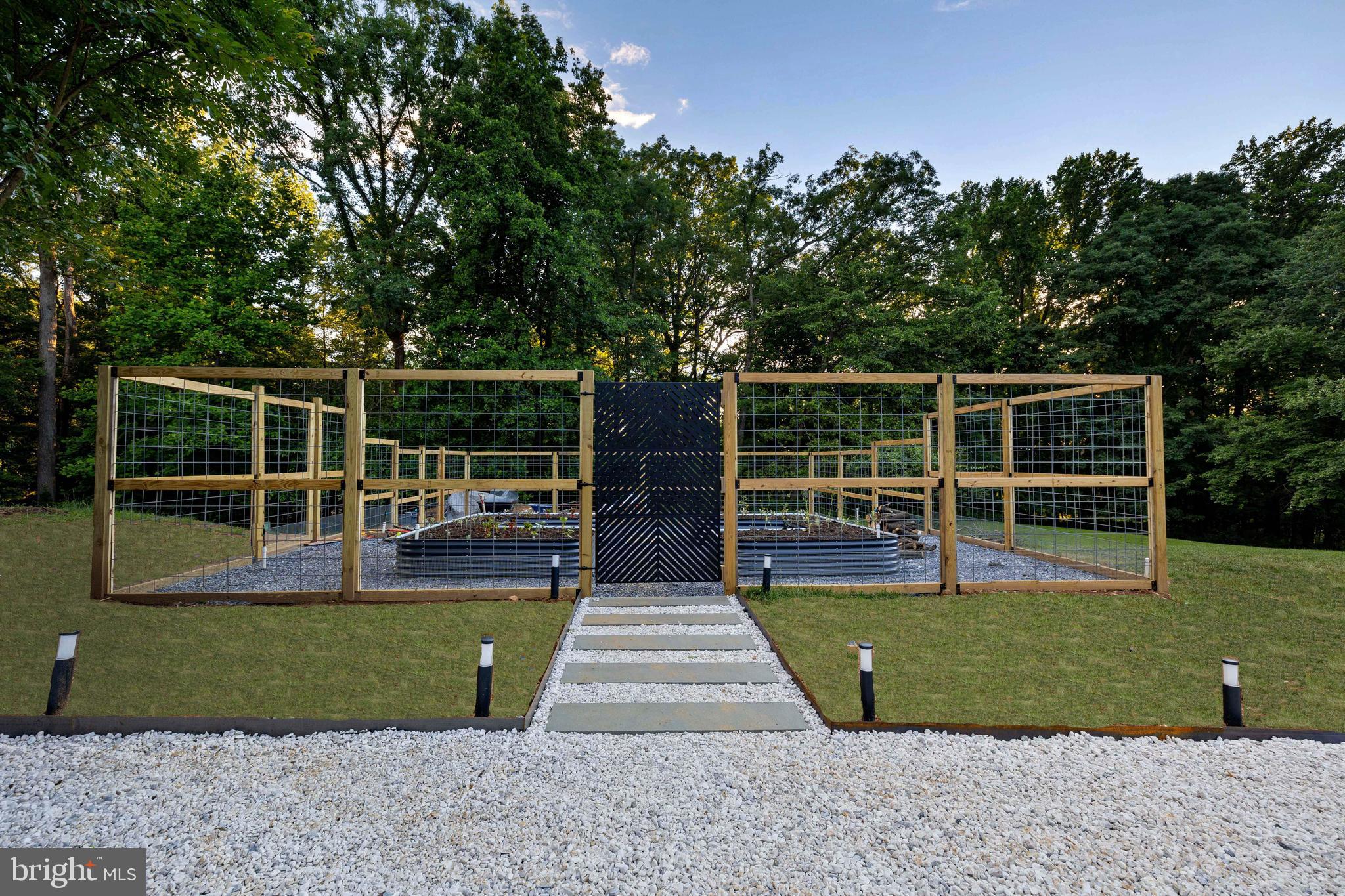 CAVES VALLEY - Residential Lease