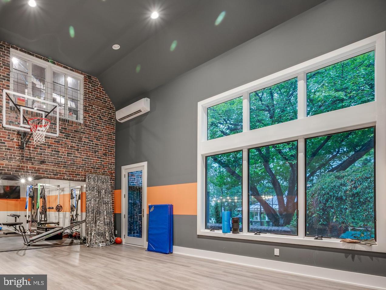 CAVES VALLEY - Residential Lease