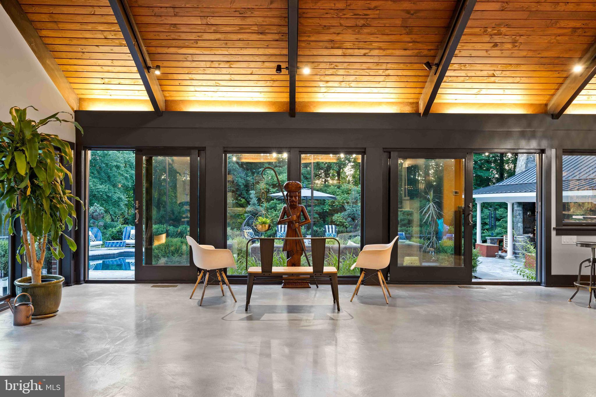 CAVES VALLEY - Residential Lease