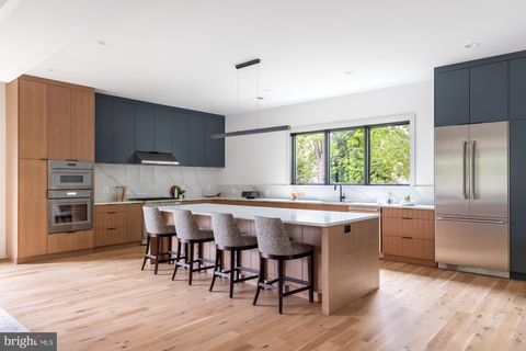 7526 FISHER DRIVE FALLS CHURCH VA 22043
