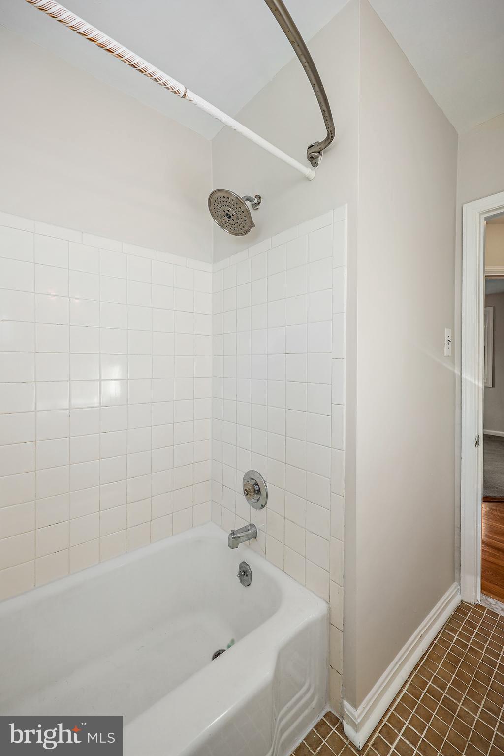 GREENTOP MANOR - Residential