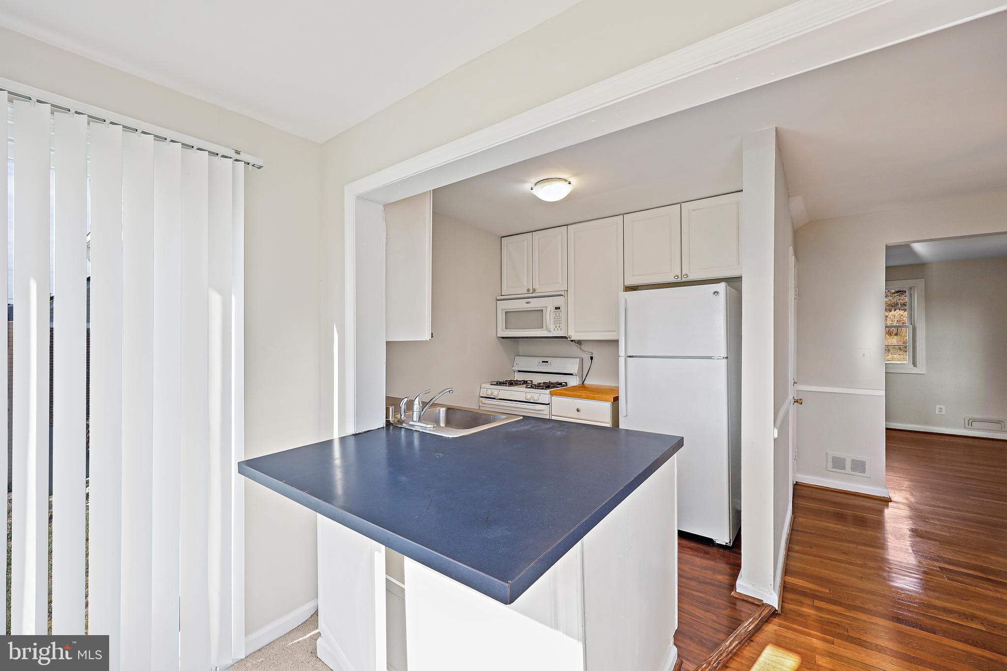 GREENTOP MANOR - Residential