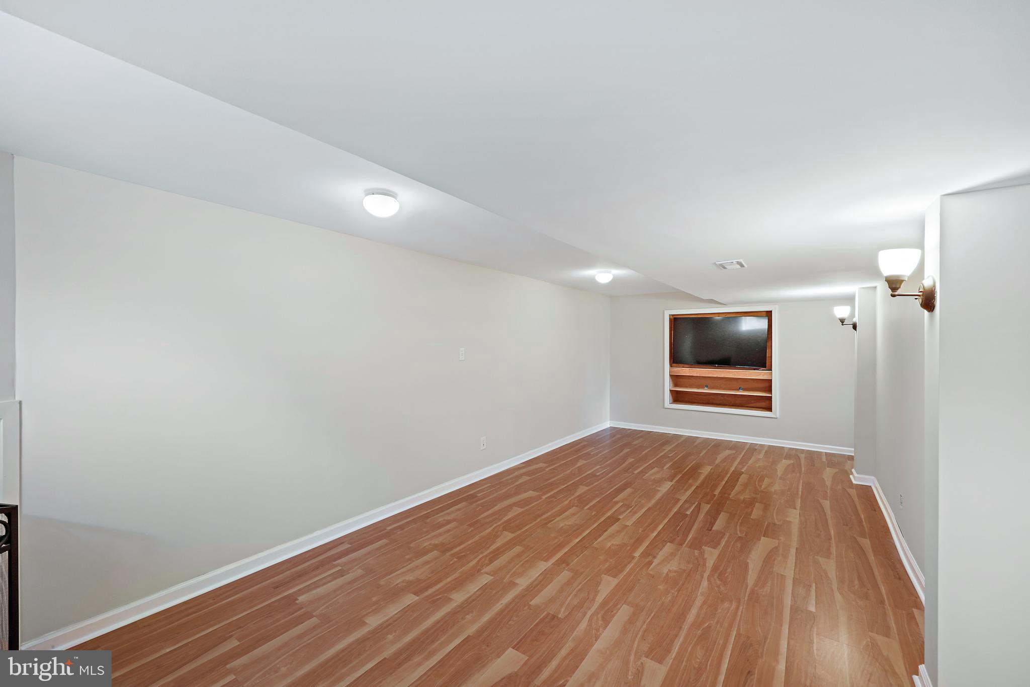 GREENTOP MANOR - Residential