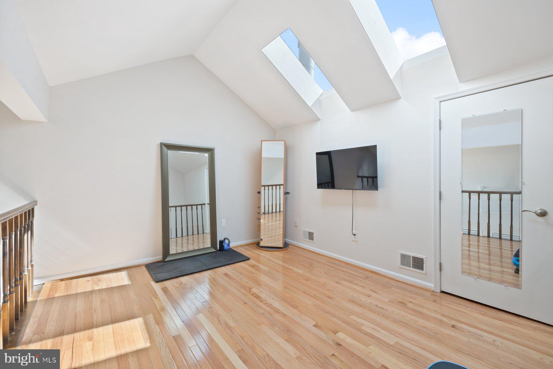 PINECREST - Residential