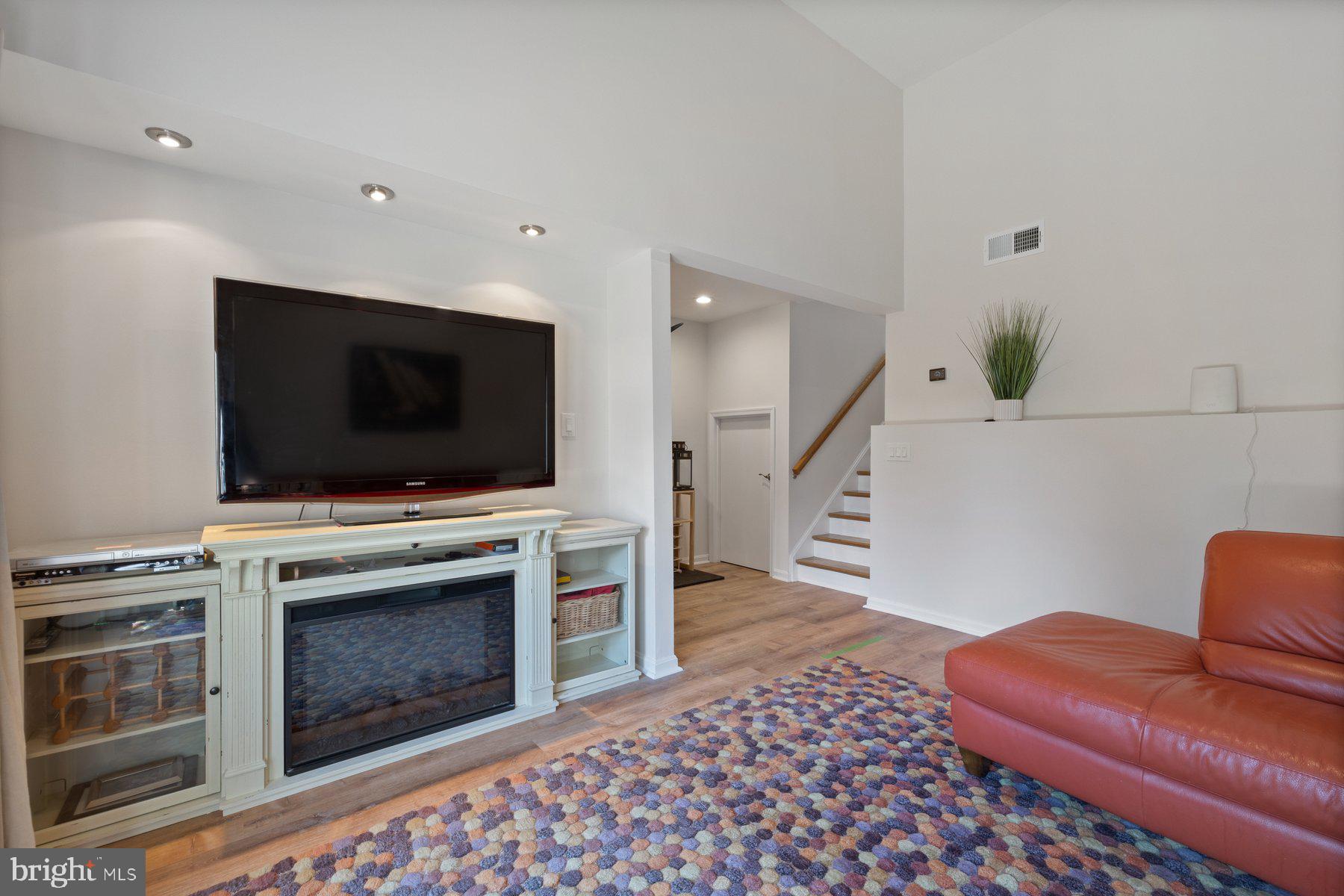 PINECREST - Residential