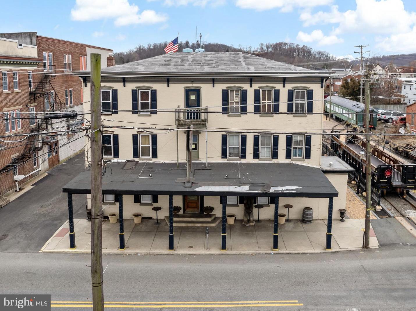 120 E PHILADELPHIA AVENUE