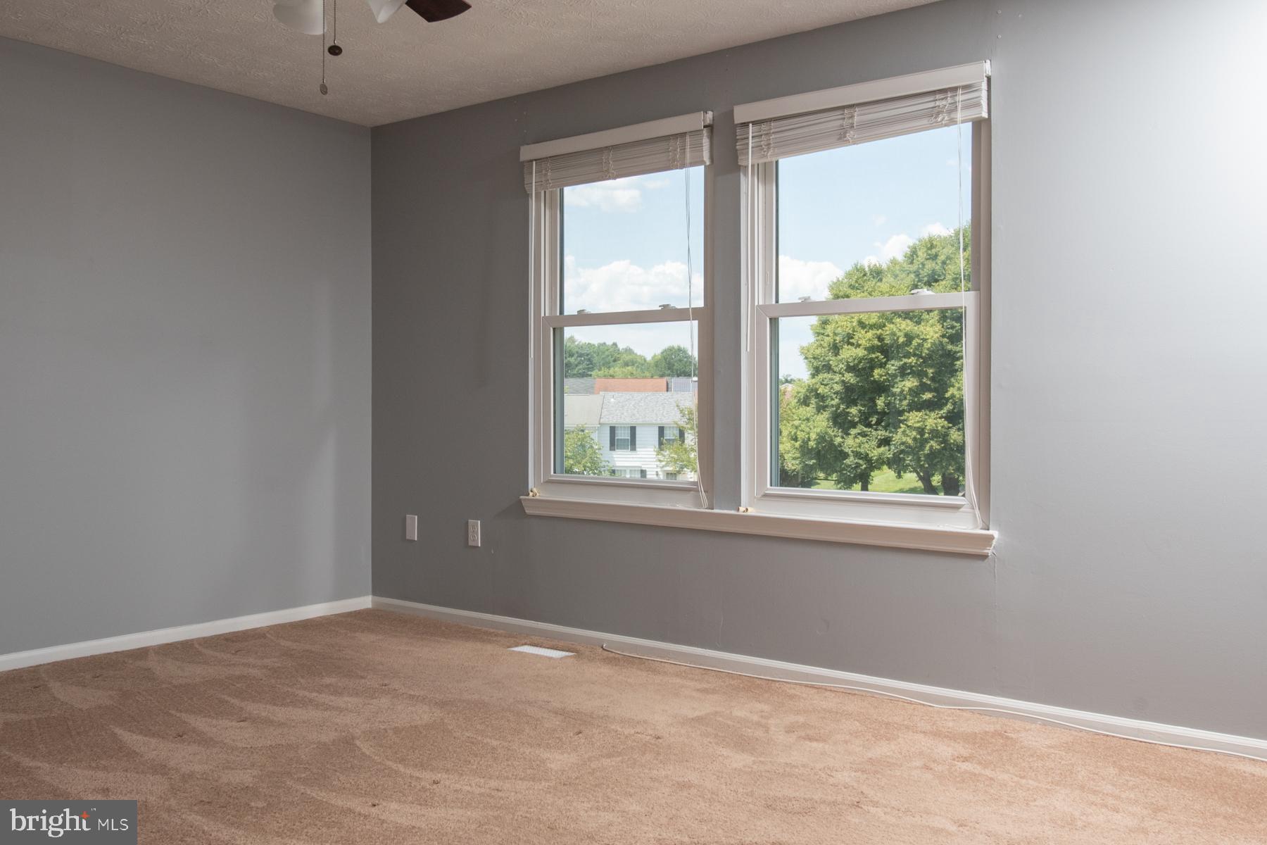 OAK POND - Residential