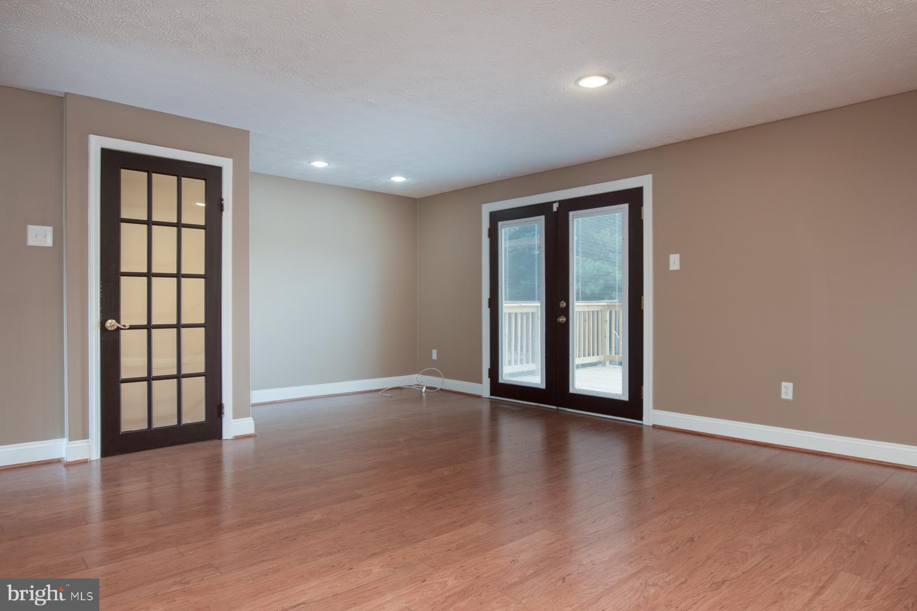 OAK POND - Residential