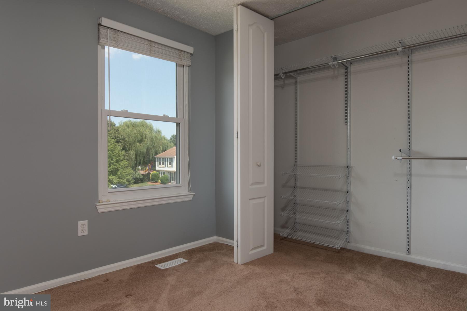 OAK POND - Residential