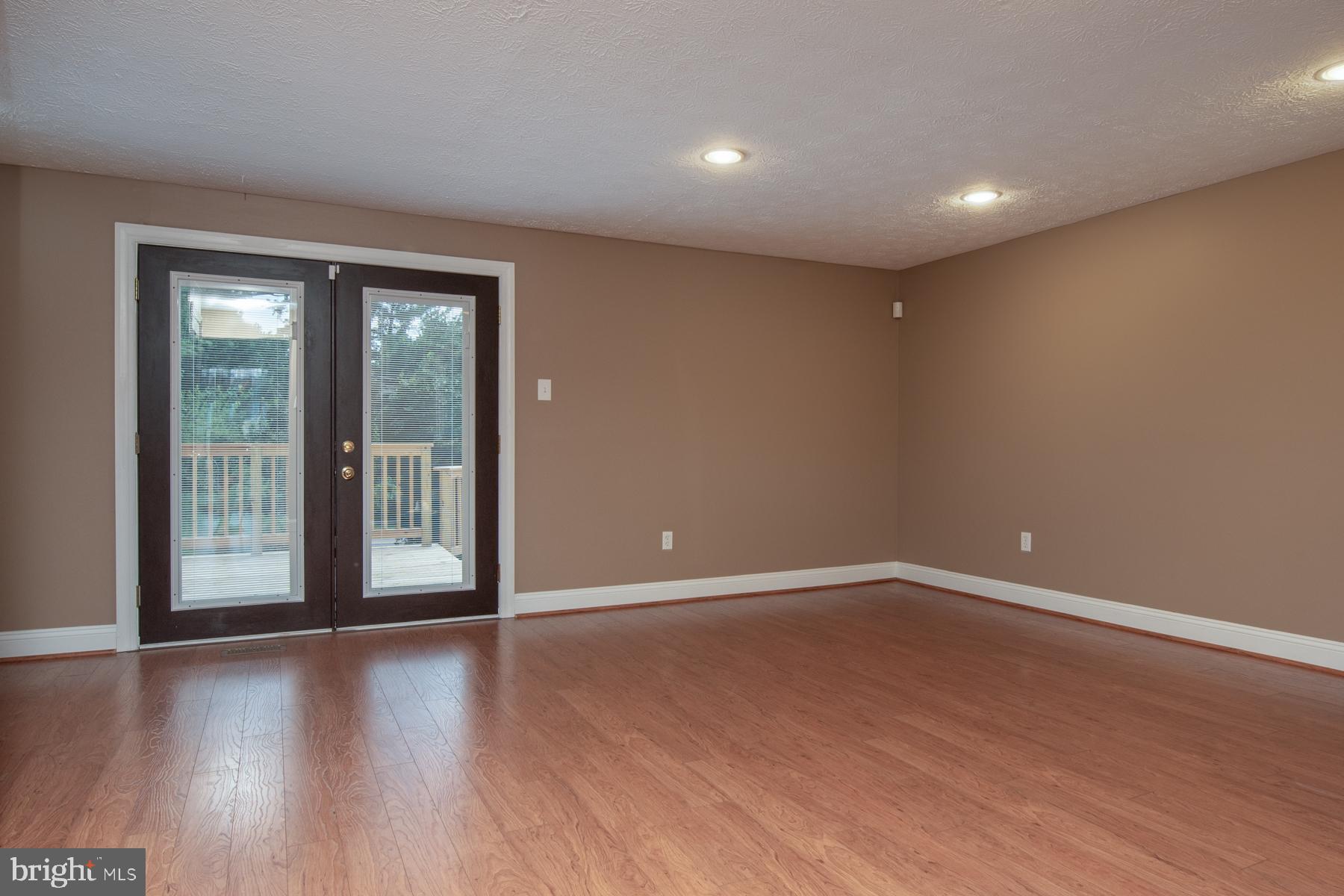 OAK POND - Residential