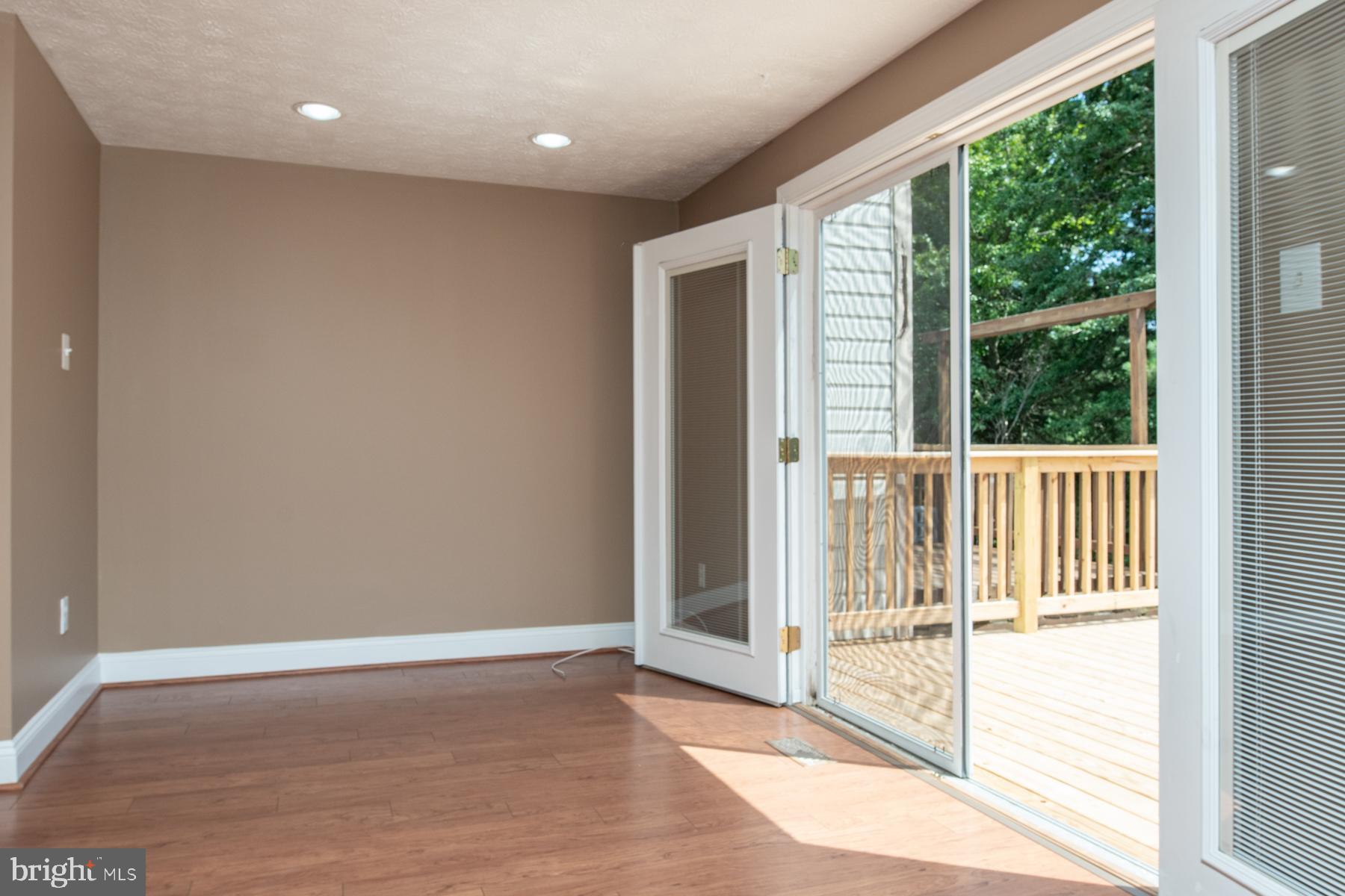 OAK POND - Residential